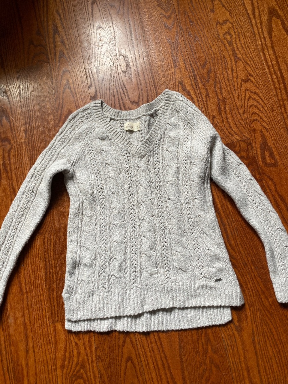 Vintage hollister size small cable-knit v neck sweater